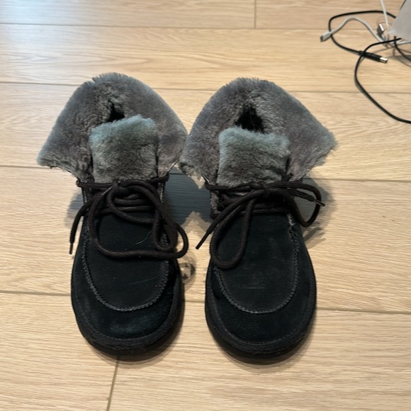 Black Ugg ankle boots - Picture 6 of 8